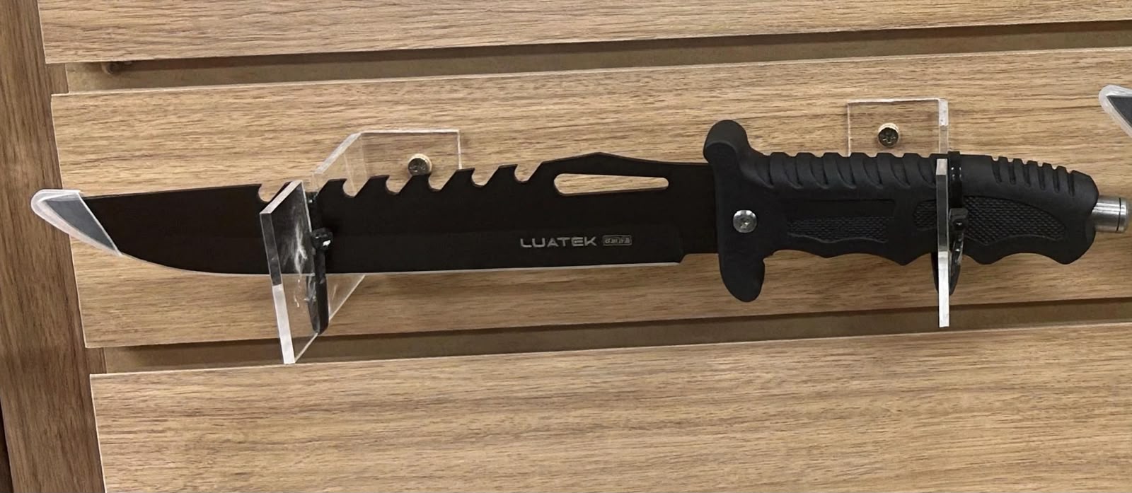 Faca Luatek Tática 30cm Serrilhada Cabo Preto